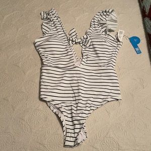NWT CUPSHE white + black striped swimsuit